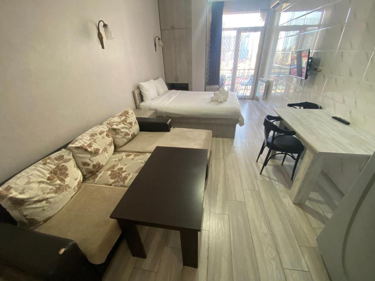 Apartment - Nino Batumi Kültér fotó